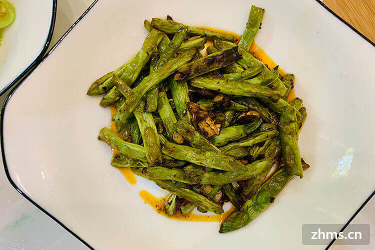 川菜干煸四季豆里面，应该加入什么样的辣椒比较好呢？