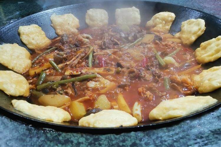 准备开一家铁锅炖的店，请问灶台福铁锅炖好不好？