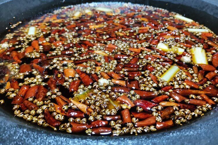 火锅的锅底与食材种类丰富，哈尔滨东来顺火锅的锅底和食材又怎么