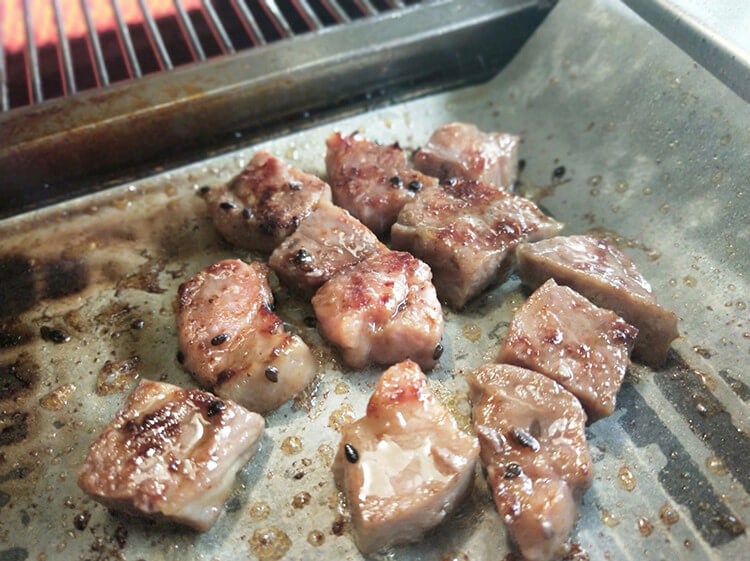 最接近大自然的烤肉店,四面环山绿色清新,真的是秀色可餐 最接近大自然的烤肉店,四面环山绿色清新,真的是秀色可餐
