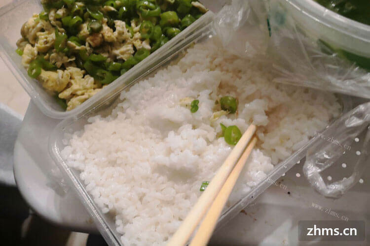 想做米饭，请问蒸米蒸多久？