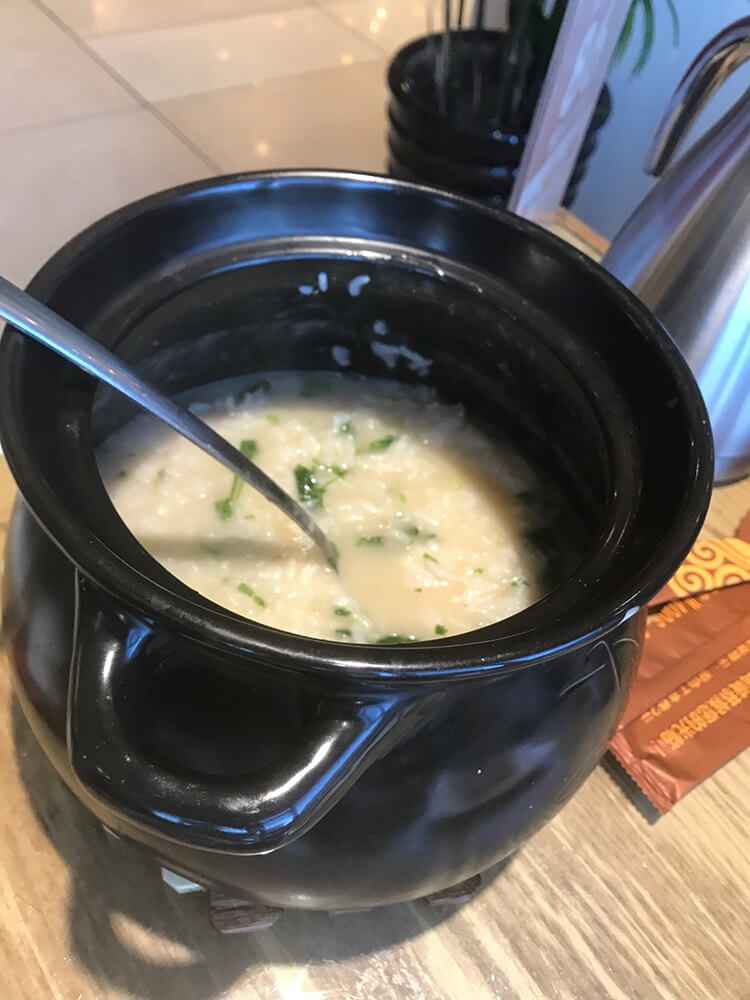 这家经典茶餐厅的不经典“小黄鸭”,丑萌却意外地可口! 这家经典茶餐厅的不经典“小黄鸭”,丑萌却意外地可口!