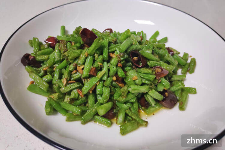 干煸豇豆是一道非常美味的菜肴，很想吃这道菜，一般怎么操作呢？