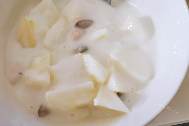 在家里做酸奶喝，但是发现自制酸奶有太多水是怎么回事呢？