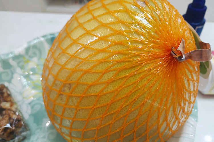 用柚子皮做一些柚子茶喝，柚子皮做柚子茶怎么做？