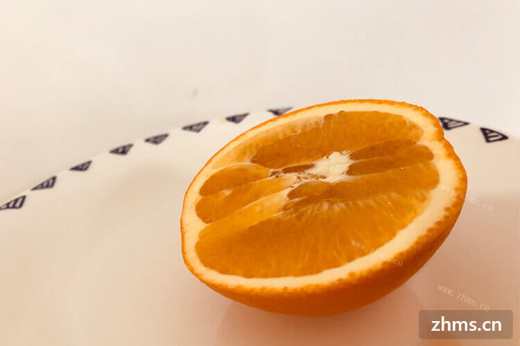 橙子大家都不陌生，那大家吃橙子的时候橙子要去皮吗？