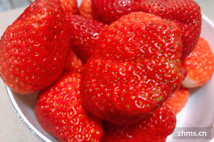 最近好想吃草莓啊，有朋友知道怎么选牛奶草莓吗？