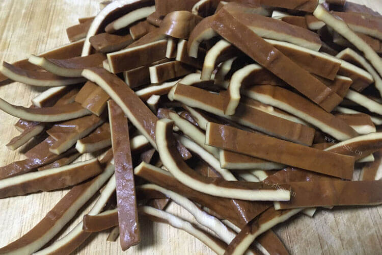 家人喜欢吃烟熏豆干，怎么做烟熏豆腐干才好吃？