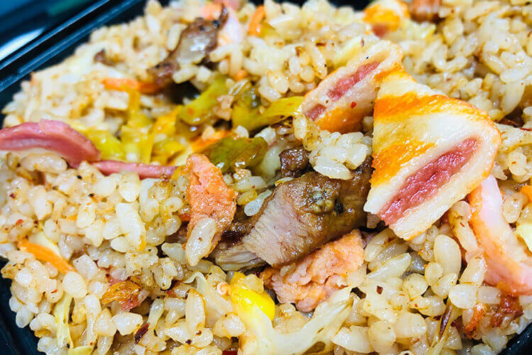 我自己做炒饭，想问问西红柿鸡蛋炒饭可以加什么菜？