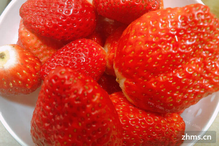 但是我想吃草莓了，请问大棚草莓采摘到几月
