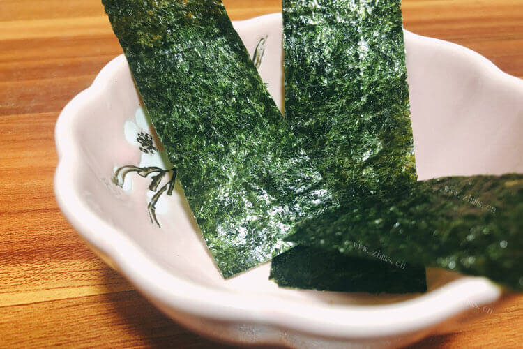 想自己做寿司，请问干紫菜怎么做成寿司海苔？