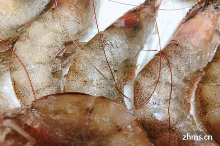 要准备年夜饭，把基围虾熟了后怎么去虾线有人知道吗？