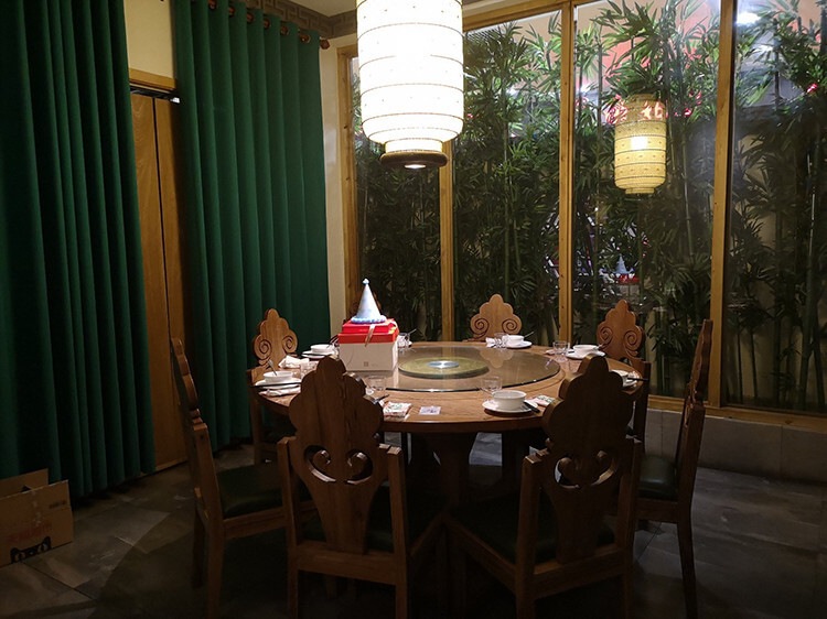 环境非常优雅的一家中餐厅，主打江浙菜系，口味清新独特