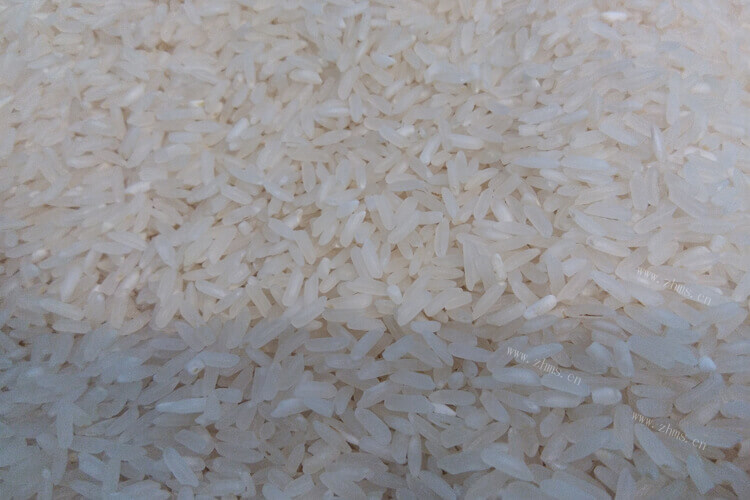 家里的大米看着有些坏了，为什么大米发红霉茵？