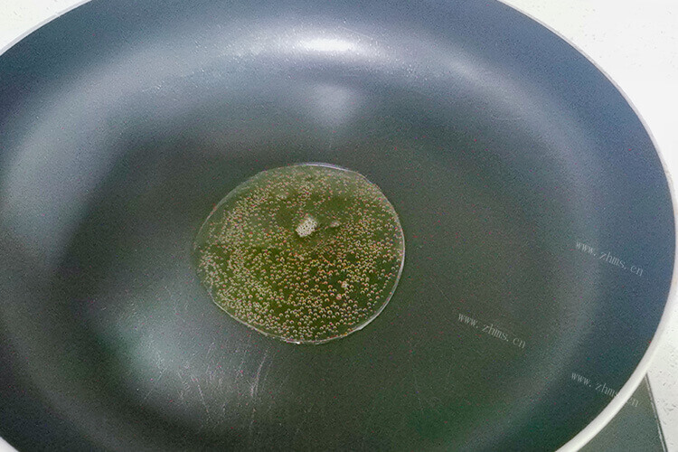 在里面没有花油了，烘焙可以用花生油代替黄油吗？