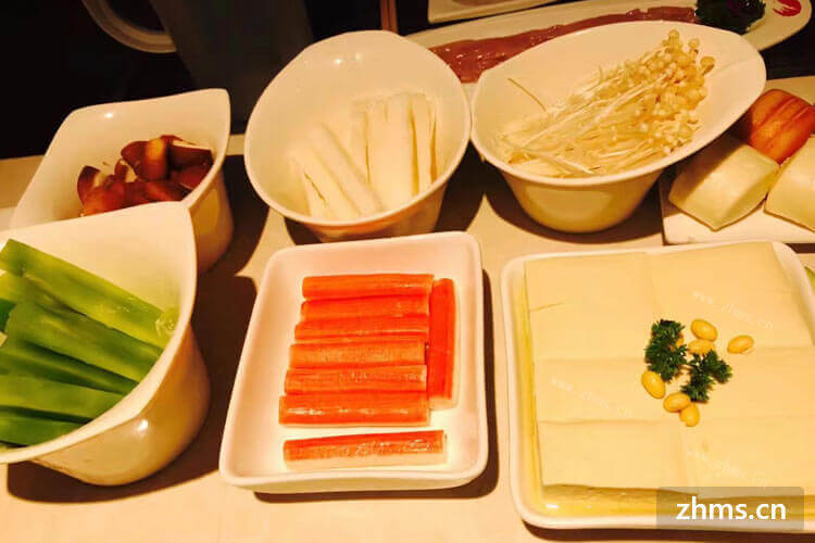 今天吃排骨火锅，请问排骨火锅放些什么配菜好吃呢？