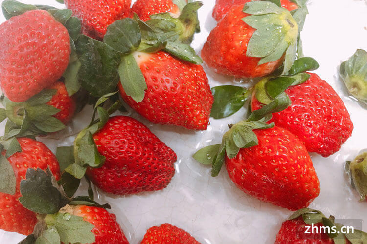 洗草莓用盐水能洗的干净吗？还有哪些妙招可以清洗干净？