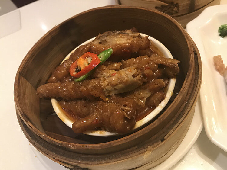 装修很有特色的一家粤式茶餐厅，口味清淡而鲜美，人均消费70元