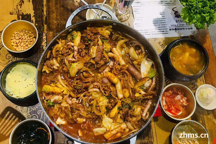 本人最近对韩国料理非常感兴趣，有人知道客美芝韩国年糕火锅加盟成本是多少吗？