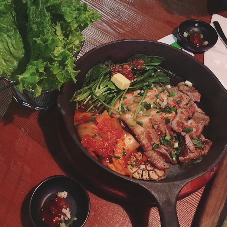 具有创意的一家韩国料理店，经典的韩国火锅不用辣酱用奶油