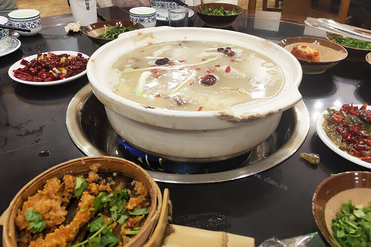 川菜是我们国家的八大菜系之一，川菜汤锅系列有哪一些呢？