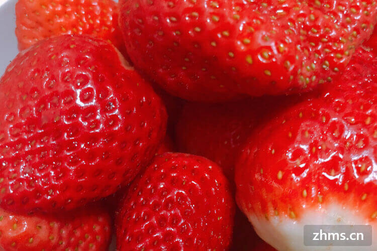 草莓洗了以后不吃完容易坏，请问洗草莓用什么保鲜？