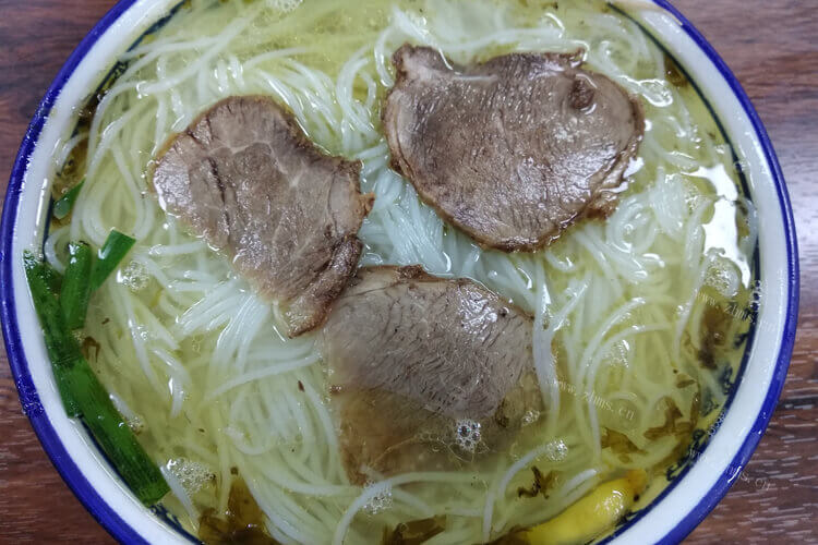 面条现在不只能用来下面，还能用来炒面，吃不完的炒面怎么保存方法其实很简单