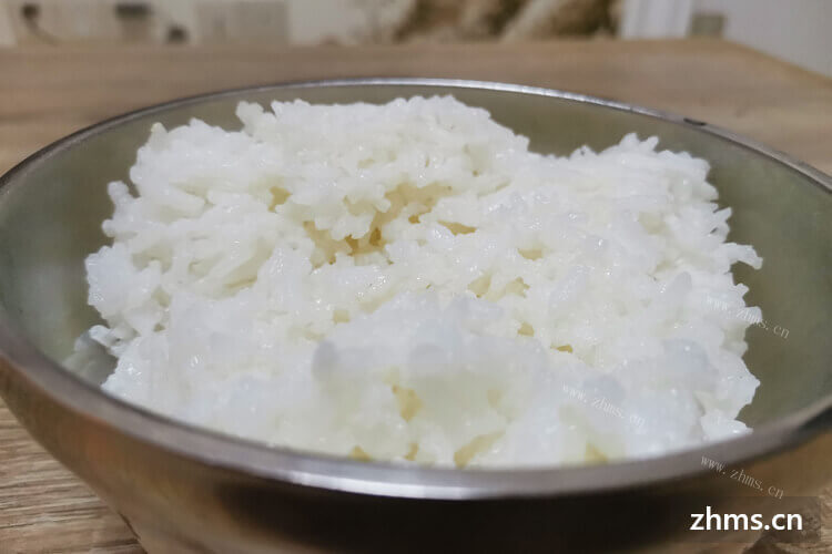 今天谈到怎样弄米饭，想要知道蒸米饭和煮米饭的区别？
