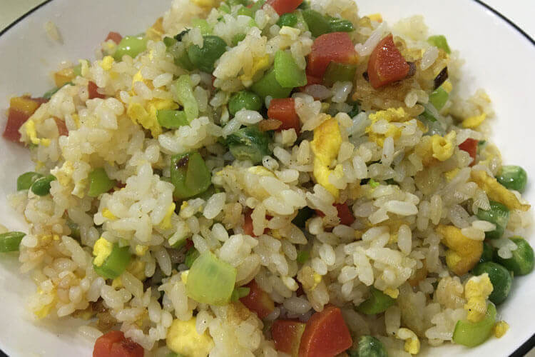 我自己做炒饭，想问问西红柿鸡蛋炒饭可以加什么菜？