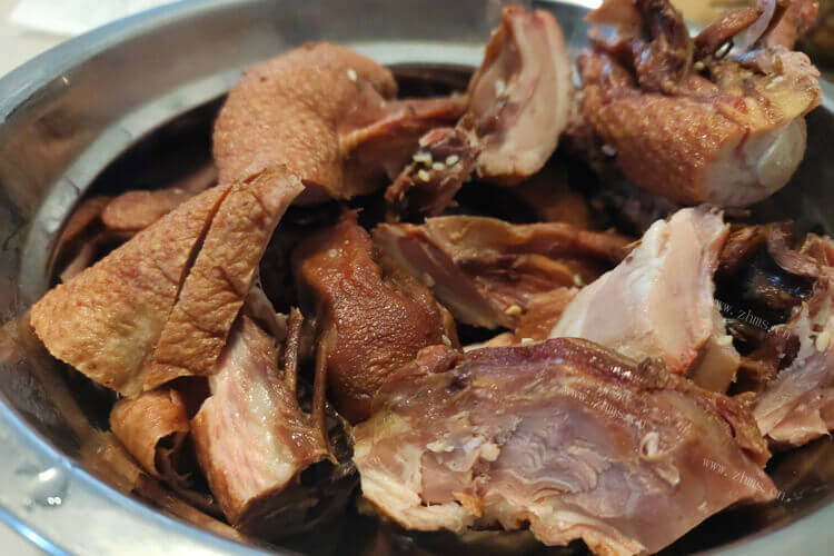 一些吃货都吃南京的酱板鸭，南京酱板鸭怎么吃？