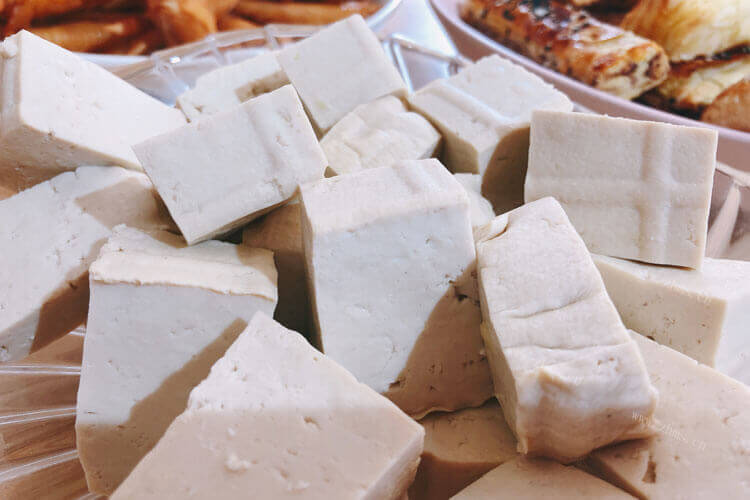 豆腐和腐竹都是非常好吃的，油豆腐和腐竹的营养多吗？