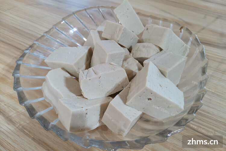 豆腐是一种很家常的食材，请问家常豆腐怎么做好吃？