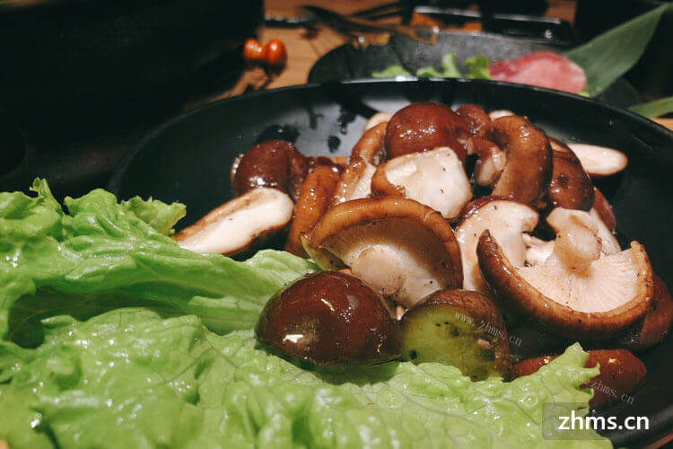 想做一个香菇炒青菜，那么香菇炒青菜青菜怎么切呢？