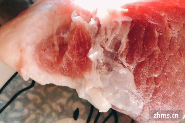 现在市场上有大量饲养野猪肉，饲养野猪肉批发价格是多少？