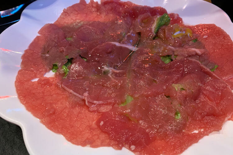 买了一些牛肉和土豆，红烧牛肉土豆怎么做好吃又嫩