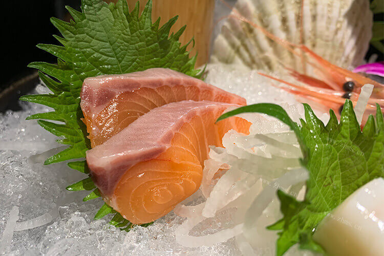 家常清蒸三文鱼鱼头好吃吗？它的味道怎么样呢？