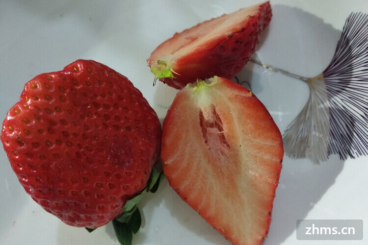 有没有选草莓有经验的朋友，草莓选大的好还是小的好处啊？