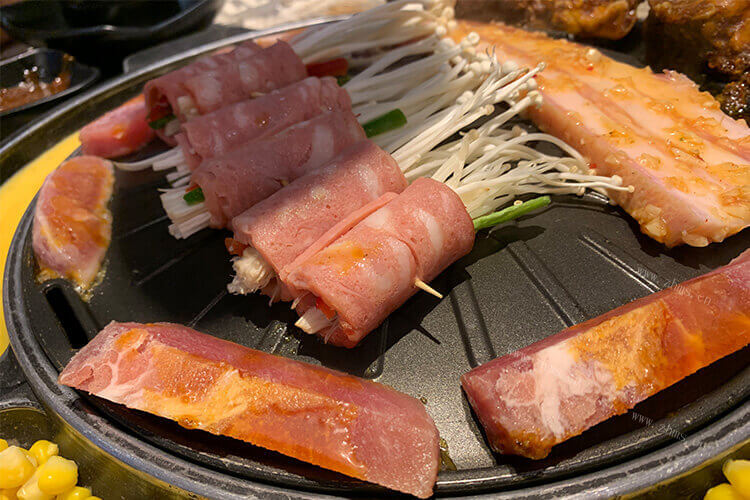 晚上准备吃烤肉，家里烤肉有油烟怎么办？