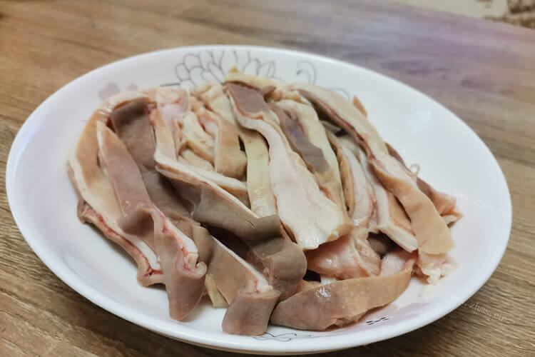 猪肚都是可以用来煲汤喝的，猪肚和什么一起煲汤好喝？