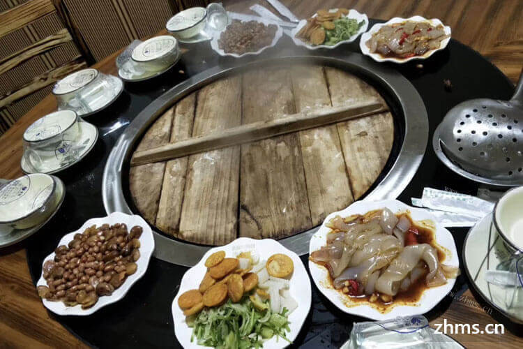 有小伙伴喜欢吃铁锅炖的吗？锅王生铁锅餐厅加盟多少钱？