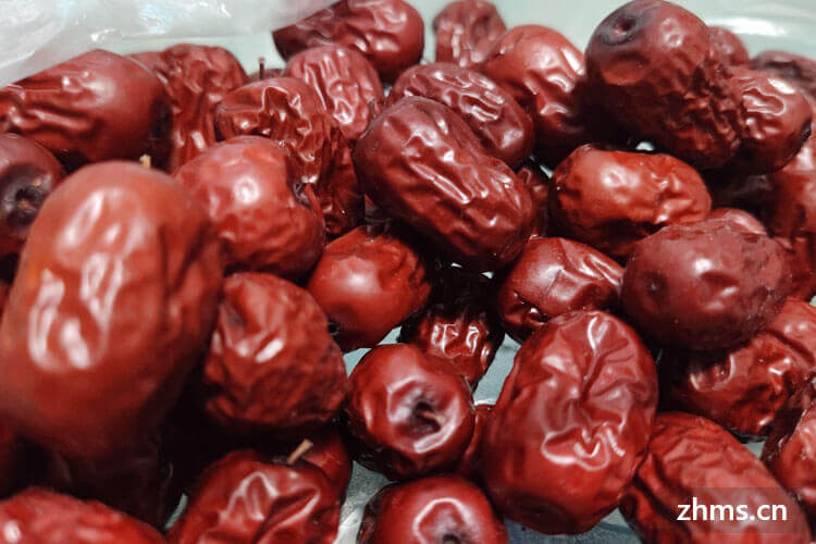 新疆灰枣和红枣的区别 新疆灰枣和红枣的区别