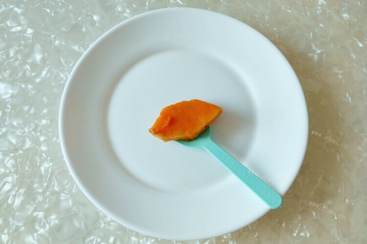 一个不大不小的南瓜，像南瓜怎么炒好吃又简单？