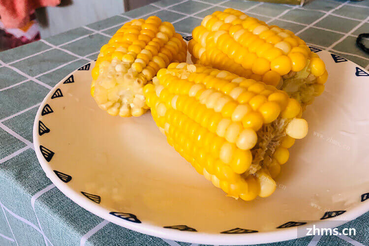 玉米分甜玉米和糯玉米，请问甜玉米蒸多久才能成熟？