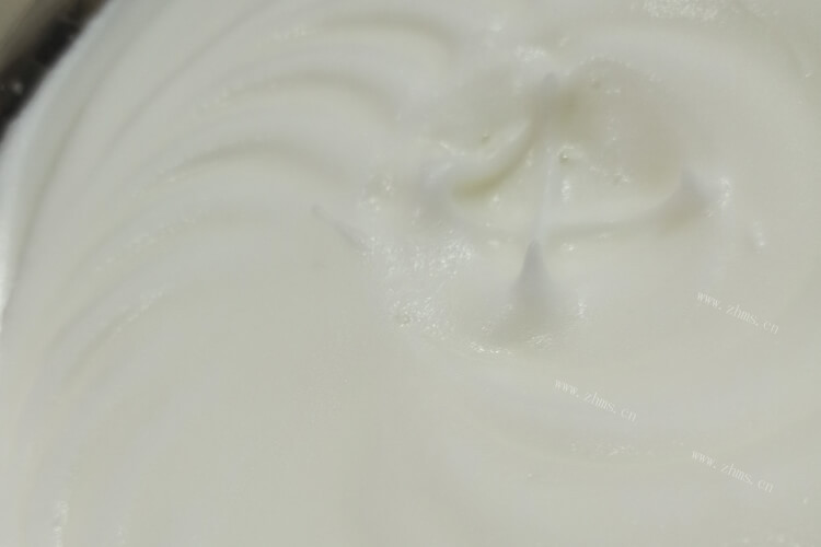 泡芙里面满满的全是奶油，泡芙奶油是什么奶油？