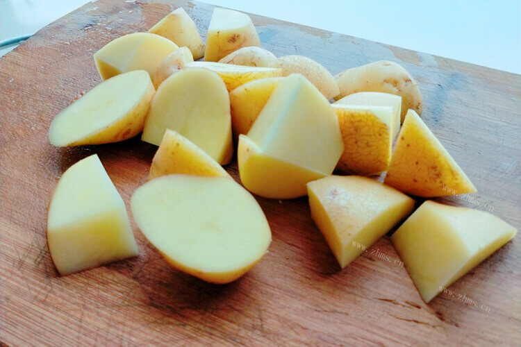 土豆太大我切开一半做菜留下一半，土豆种子切开后怎样保存多久？