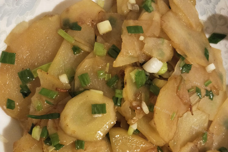 有个问题请教一下，请问尖椒土豆丝怎么炒好吃呢？