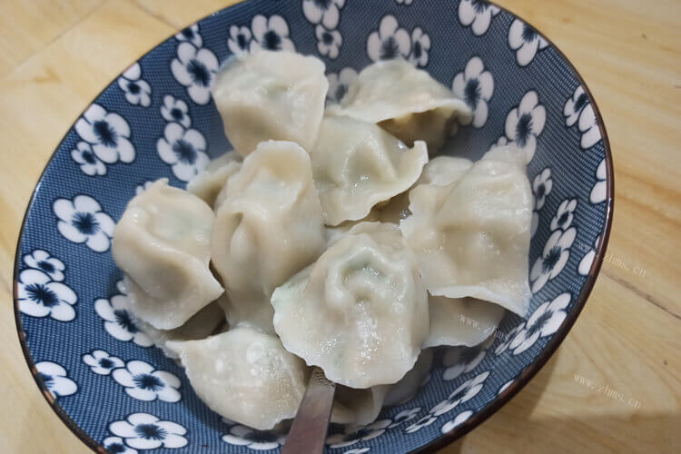 速冻饺子煮完皮一半透明一半白啥情况，这个能吃吗？