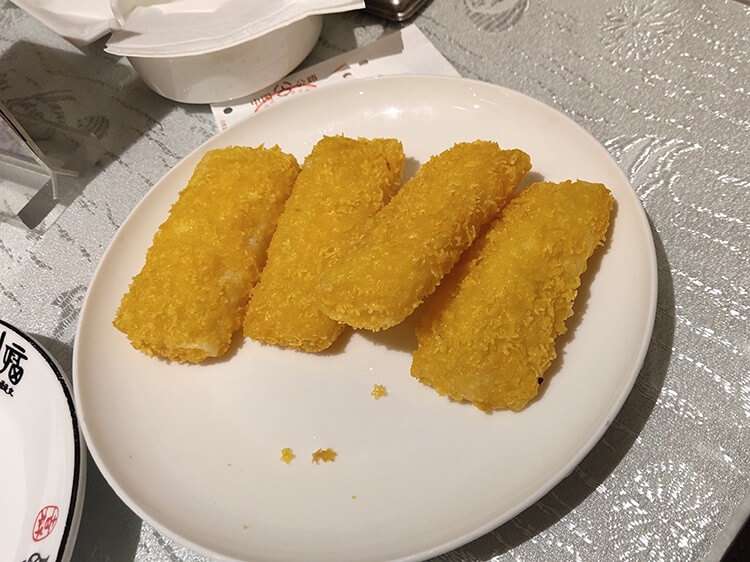 开在酒店里面的烤鱼店,自带空中花园环境很浪漫 开在酒店里面的烤鱼店,自带空中花园环境很浪漫