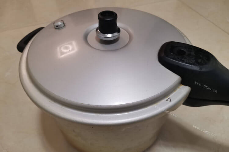 把蜜薯放到高压锅里面蒸着吃，高压锅蒸蜜薯要多久？
