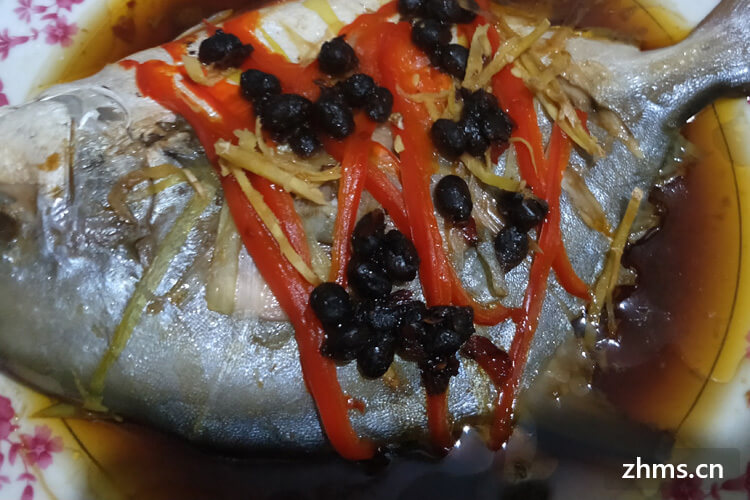蒸鱼用什么调料最好吃？蒸鱼用辣椒调味是否合适？